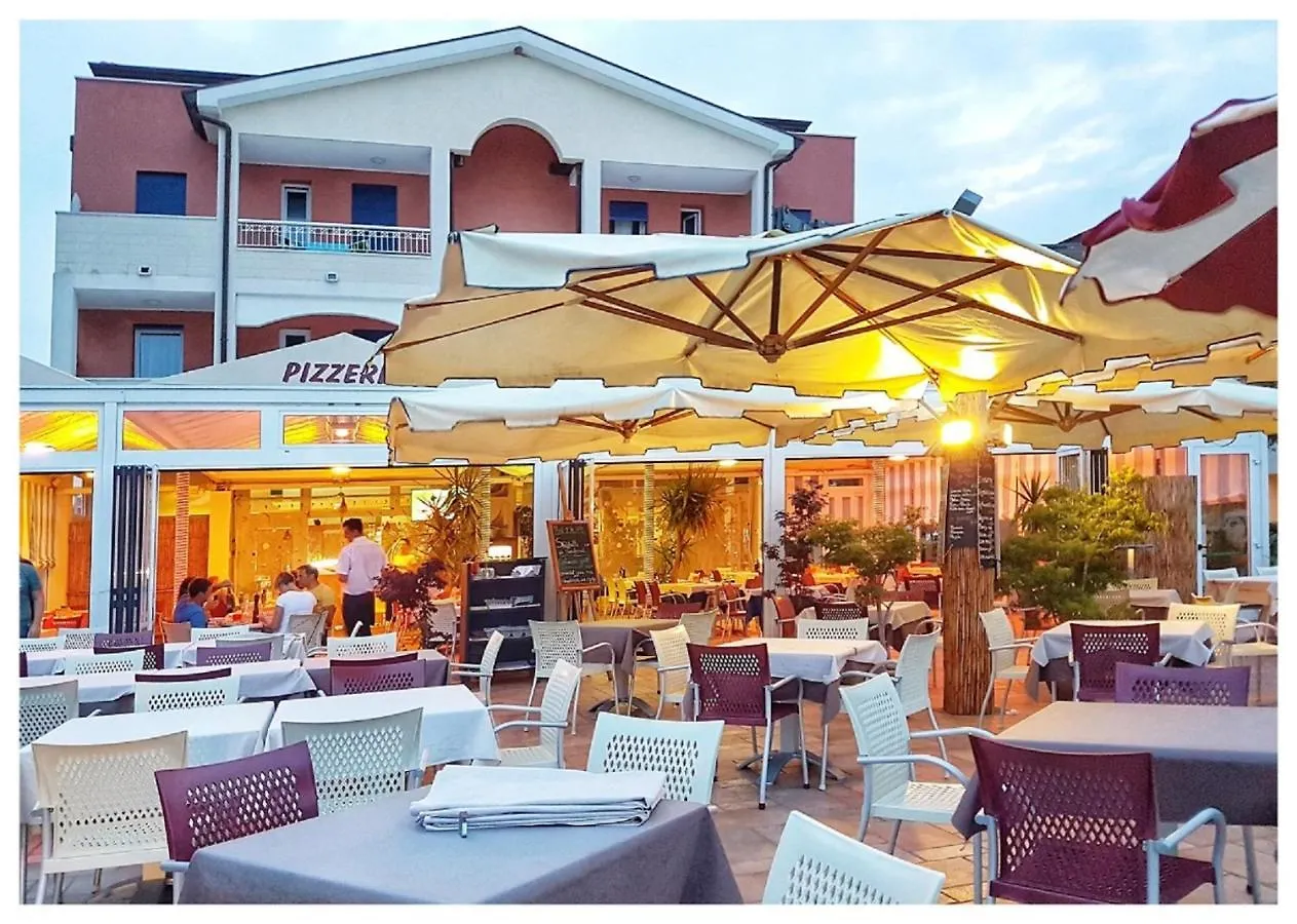 Ai Pini Residence Lido Altanea Caorle 0*,  Italien