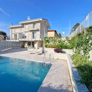 https://villa-claudia-with-private-pool.it-lombardy.com